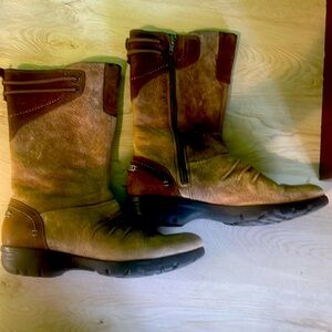 Woman’s Merrell boots size 6.5